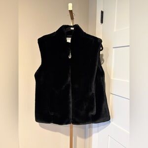 Neckworks Size L Faux Fur Vest. Black. Lined.   Pre Owned excellent condition.